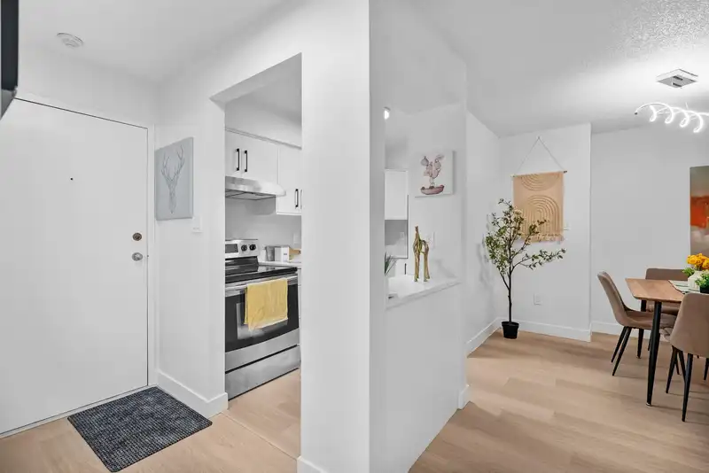 103 110 SEVENTH STREET - photo 4 of 32