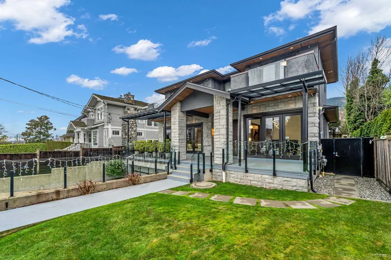 2227 HAYWOOD AVENUE - photo 2 of 25