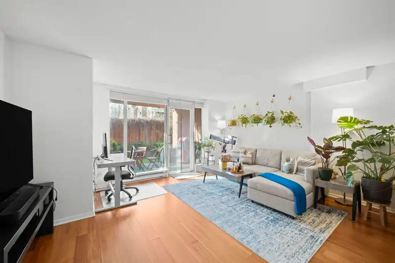 106 503 W 16TH AVENUE - photo 1 of 28