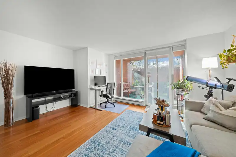 106 503 W 16TH AVENUE - photo 4 of 28