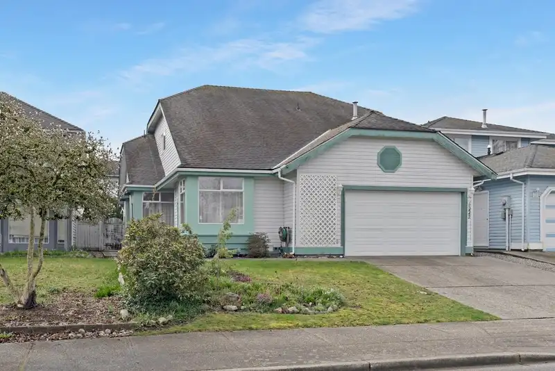 15442 91 AVENUE - photo 1 of 40