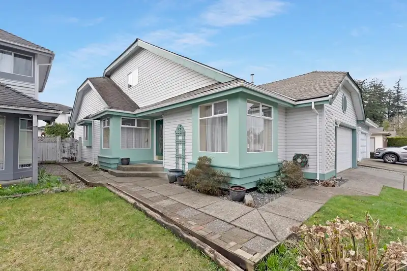 15442 91 AVENUE - photo 2 of 40