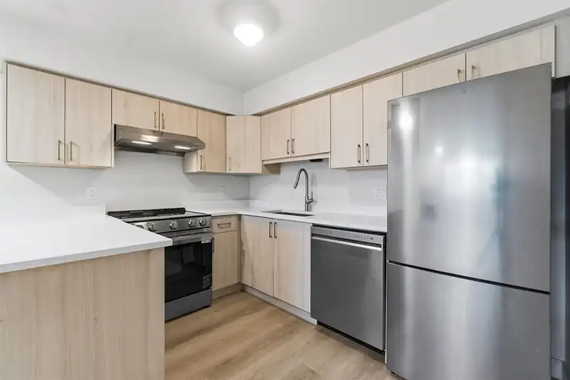 305 2928 COMMERCIAL DRIVE - photo 2 of 32