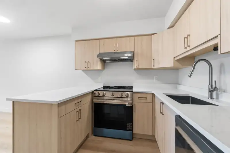 305 2928 COMMERCIAL DRIVE - photo 3 of 32