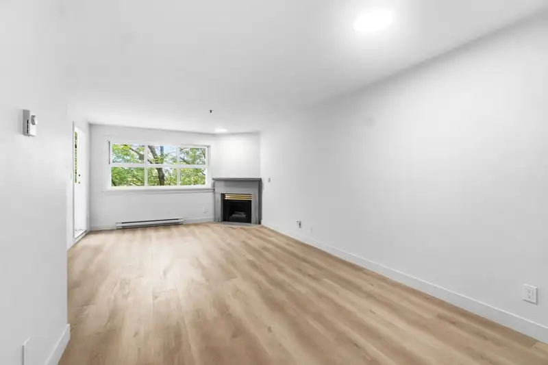 305 2928 COMMERCIAL DRIVE - photo 4 of 32