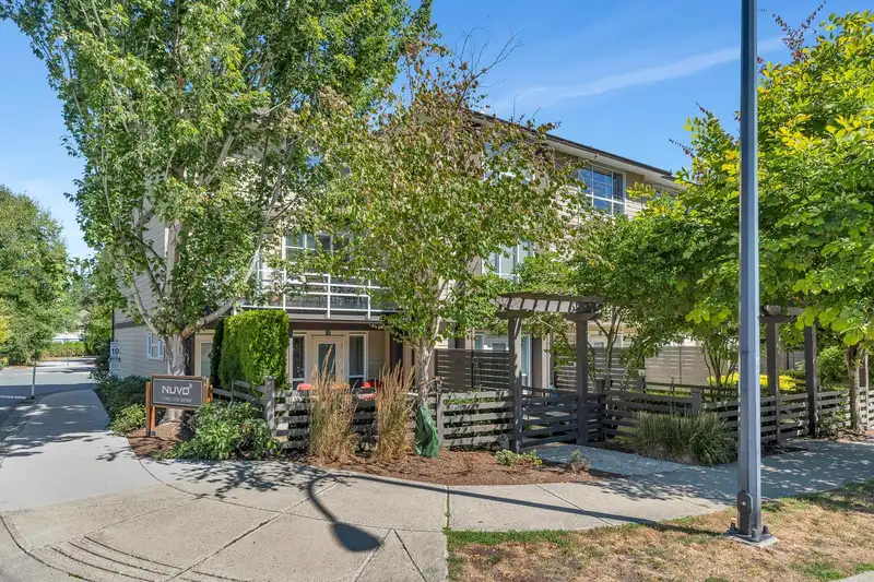 22 15405 31 AVENUE - photo 3 of 37