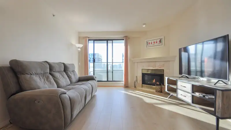 1110 6611 COONEY ROAD - photo 2 of 32