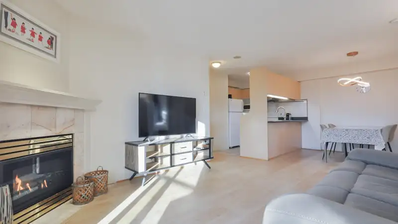 1110 6611 COONEY ROAD - photo 3 of 32