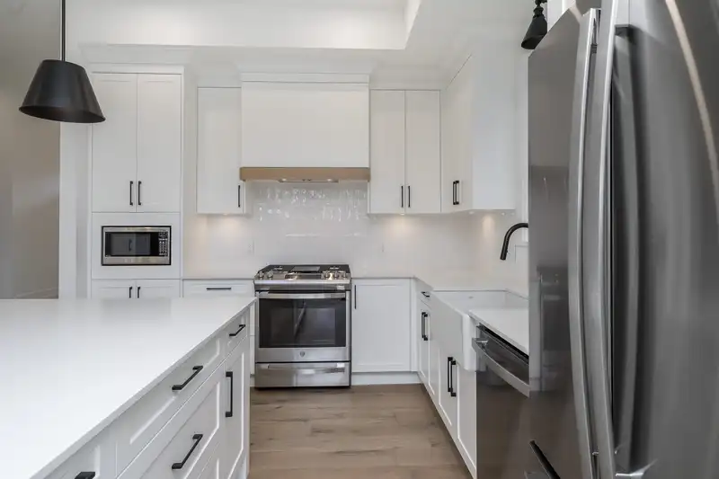19641 76A AVENUE - photo 4 of 14