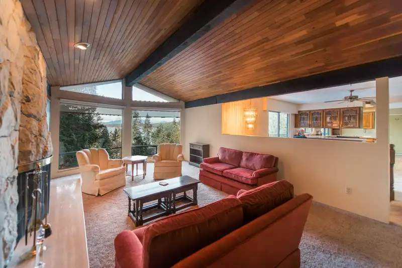 8846 REDROOFFS ROAD - photo 1 of 32