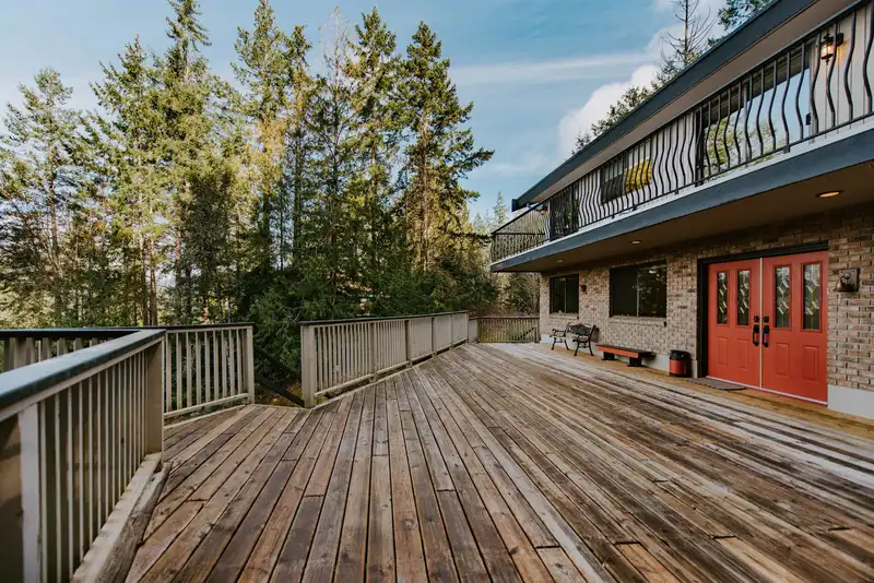 8846 REDROOFFS ROAD - photo 3 of 32