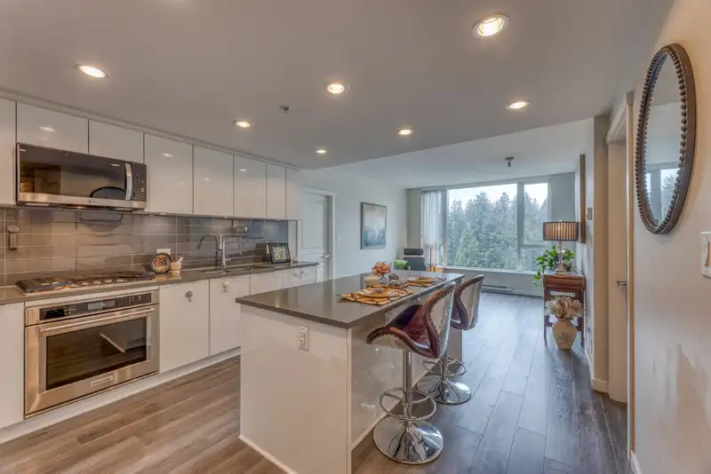 1004 3100 WINDSOR GATE - photo 2 of 38