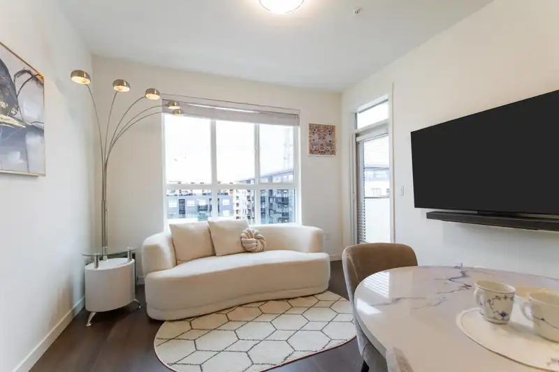 504 15738 85 AVENUE - photo 3 of 21