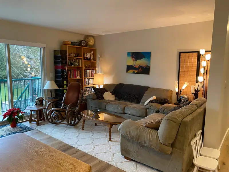 27 622 FARNHAM ROAD - photo 4 of 10