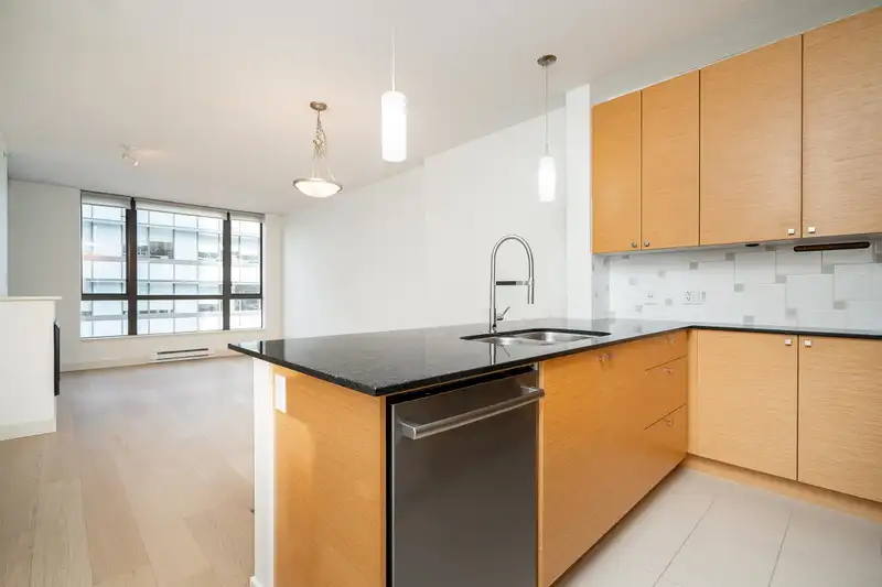 709 400 CAPILANO ROAD - photo 4 of 35