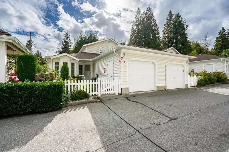 3 6537 138TH STREET - photo 1 of 40