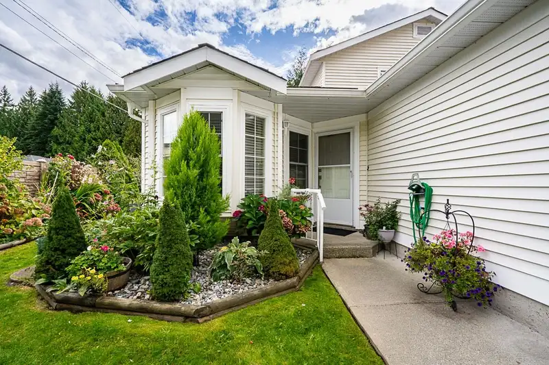 3 6537 138TH STREET - photo 2 of 40