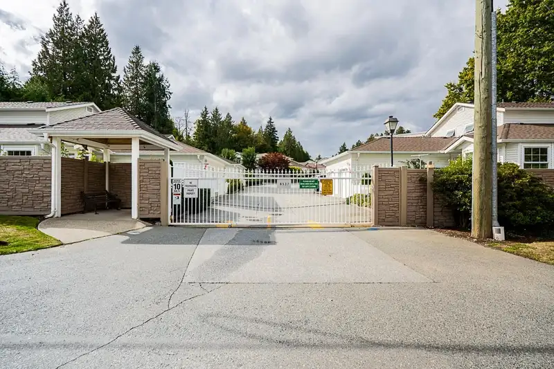 3 6537 138TH STREET - photo 3 of 40