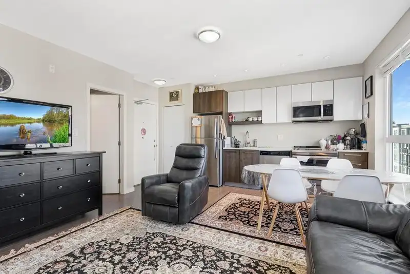 405 13768 108 AVENUE - photo 3 of 22