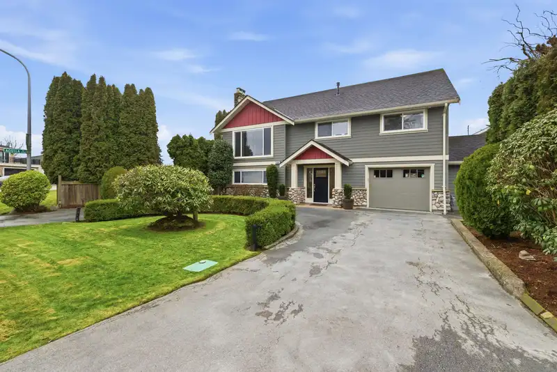 10600 SWINTON CRESCENT - photo 1 of 39