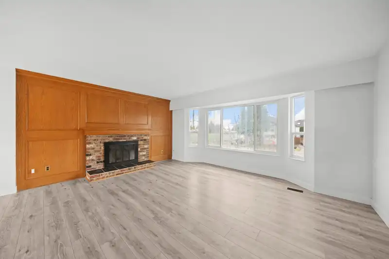 23095 117 AVENUE - photo 2 of 27