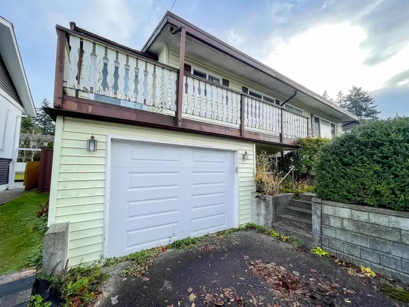 8922 112 STREET - photo 3 of 32