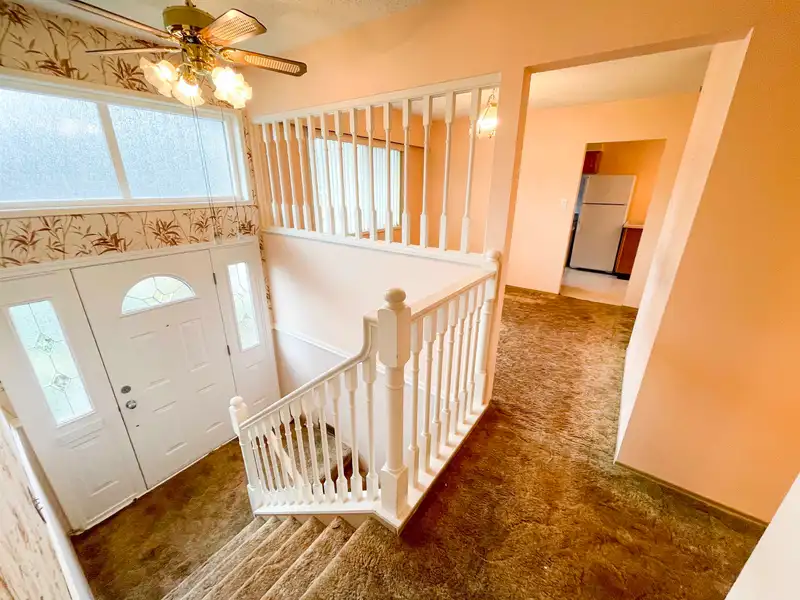 8922 112 STREET - photo 4 of 32