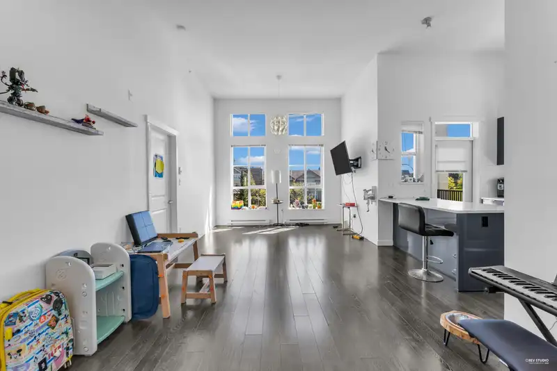 425 15138 34 AVENUE - photo 1 of 31