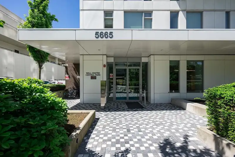 1501 5665 BOUNDARY ROAD - photo 3 of 38