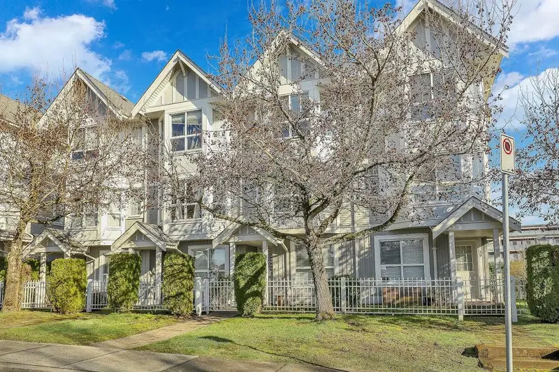 40 7370 STRIDE AVENUE - photo 3 of 25