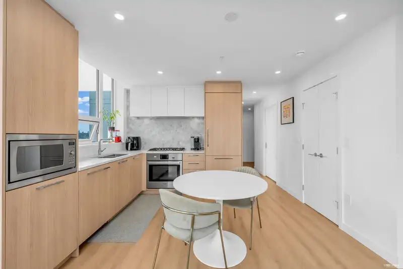 1701 2425 ALPHA AVENUE - photo 4 of 39