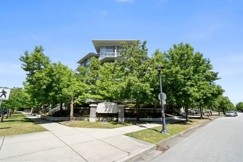 327 9371 HEMLOCK DRIVE - photo 3 of 39