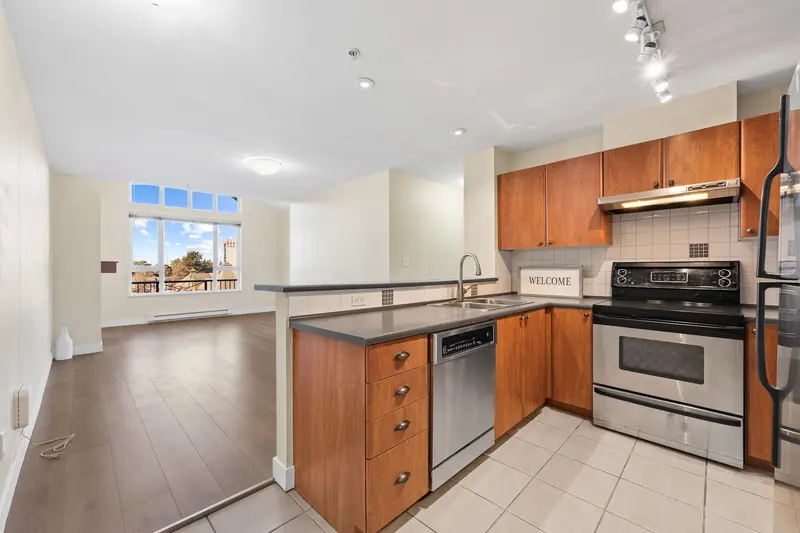 417 7089 MONT ROYAL SQUARE - photo 4 of 25