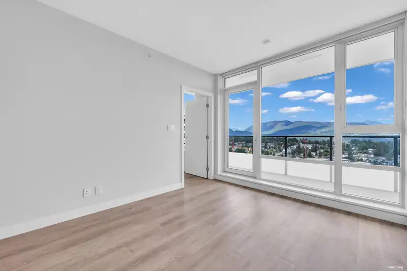 2505 567 EMERSON STREET - photo 4 of 40