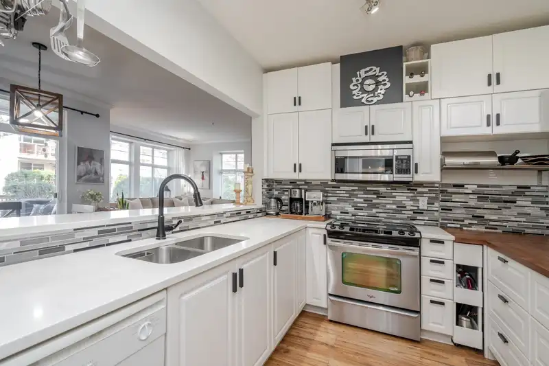 106 15323 17A AVENUE - photo 2 of 25