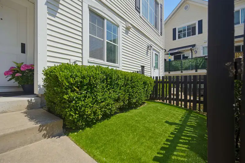 29 19180 65 AVENUE - photo 3 of 33