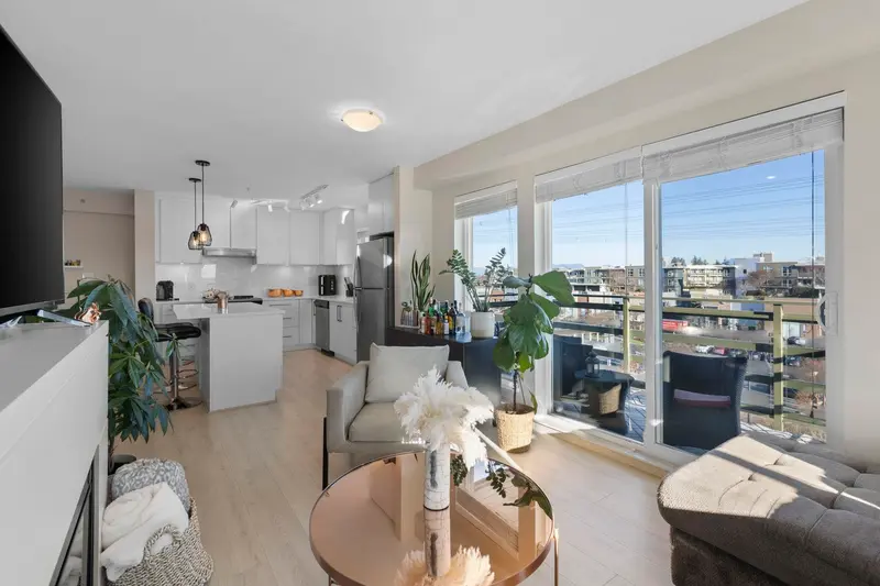 404 15785 CROYDON DRIVE - photo 4 of 25