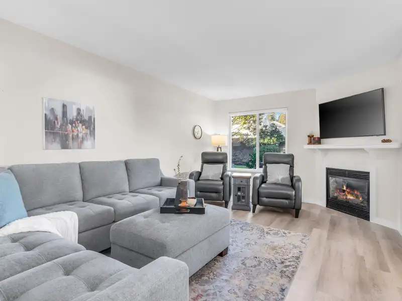 67 15020 66A AVENUE - photo 1 of 18