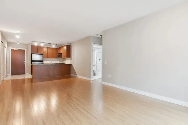 302 9222 UNIVERSITY CRESCENT - photo 2 of 21