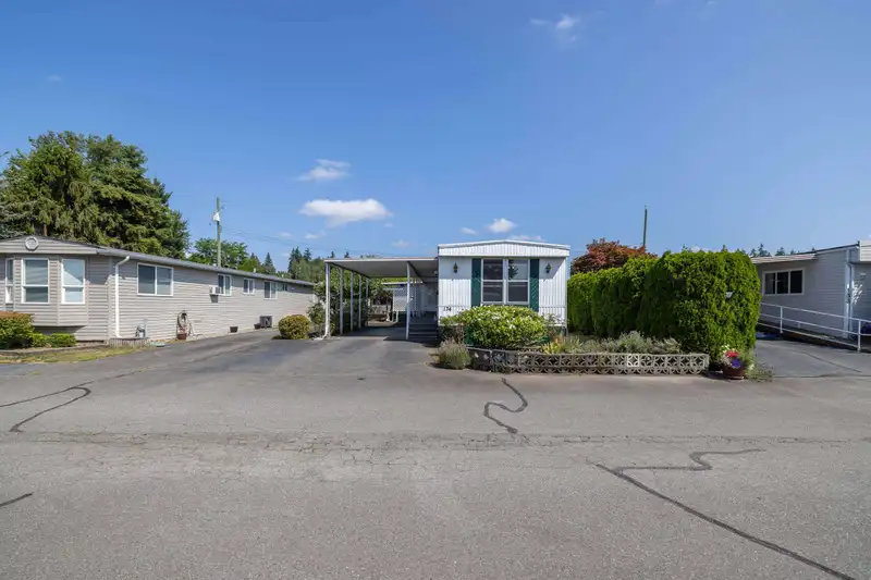 134 27111 0 AVENUE - photo 2 of 39