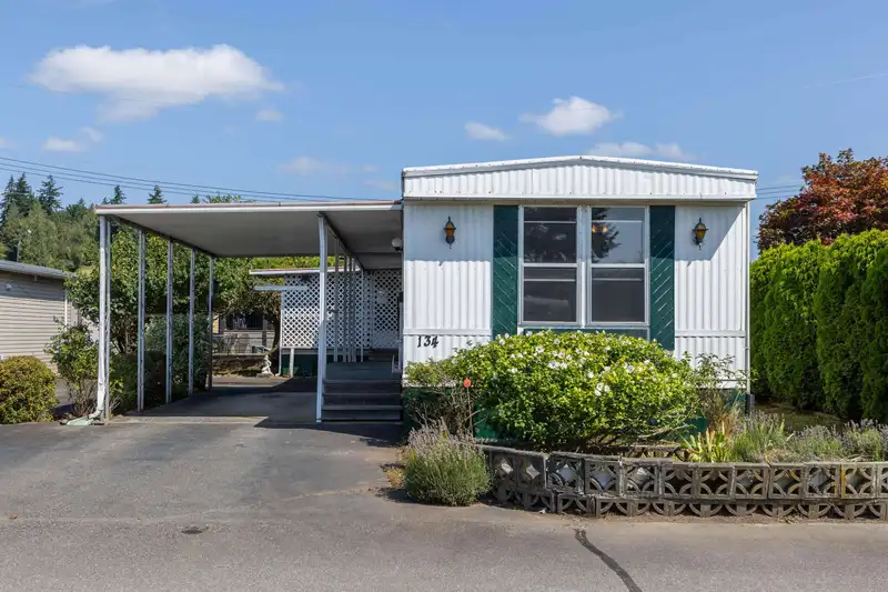 134 27111 0 AVENUE - photo 3 of 39