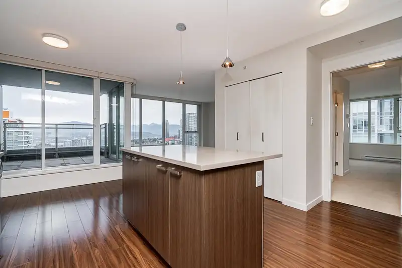 3003 13325 102A AVENUE - photo 4 of 38