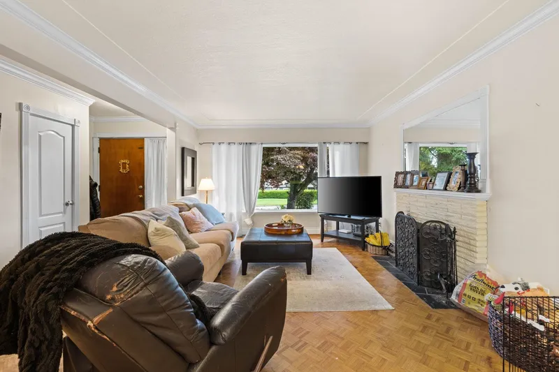 966 DUNDONALD DRIVE - photo 4 of 25