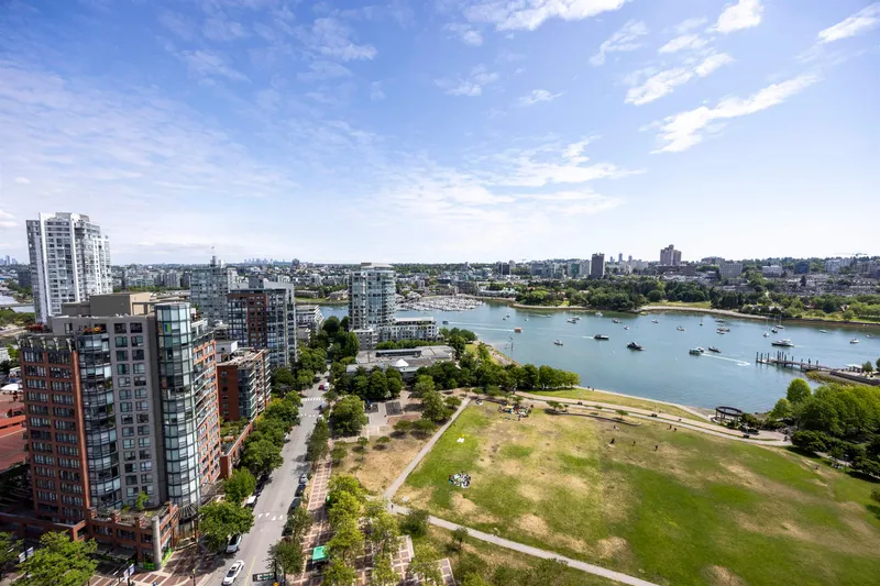 2505 388 DRAKE STREET - photo 3 of 14