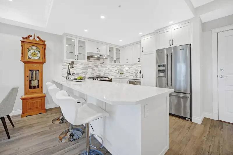 302 1787 154 STREET - photo 2 of 38