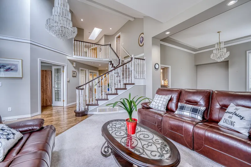 15643 78A AVENUE - photo 4 of 25