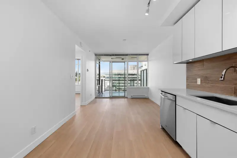 1205 200 NELSON'S CRESCENT - photo 1 of 27