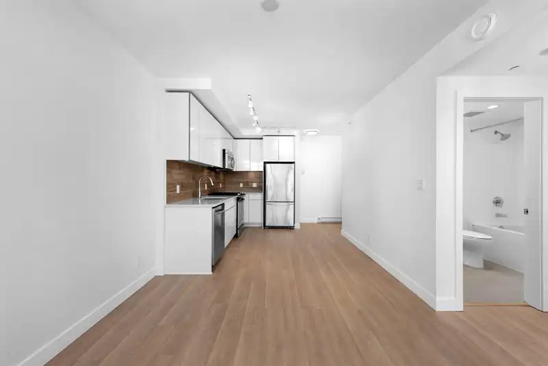 1205 200 NELSON'S CRESCENT - photo 3 of 27