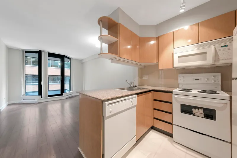 309 1189 HOWE STREET - photo 2 of 25