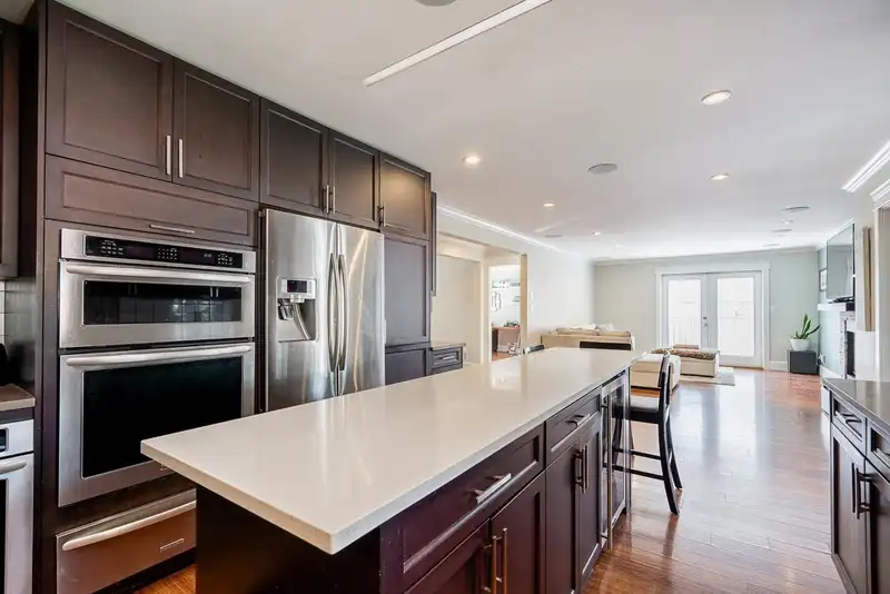 3933 TORONTO STREET - photo 4 of 38